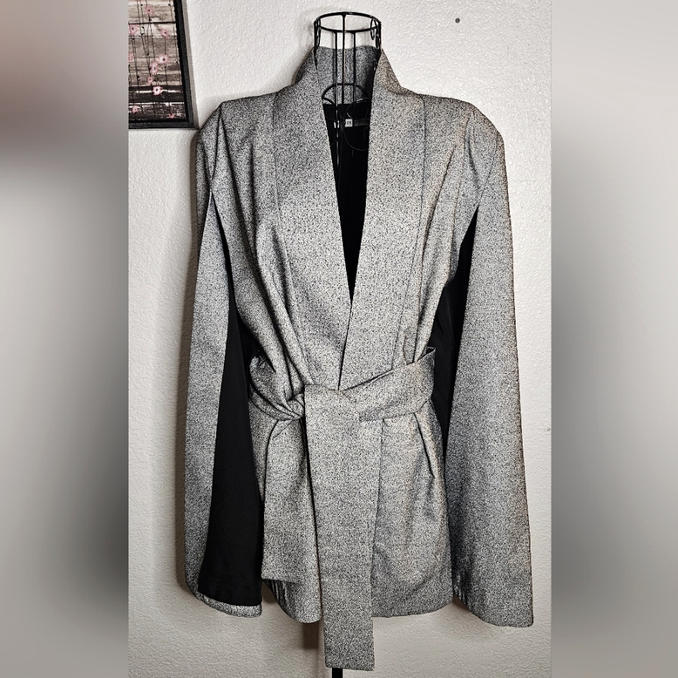 Finders Keepers Mid-Weight Cape